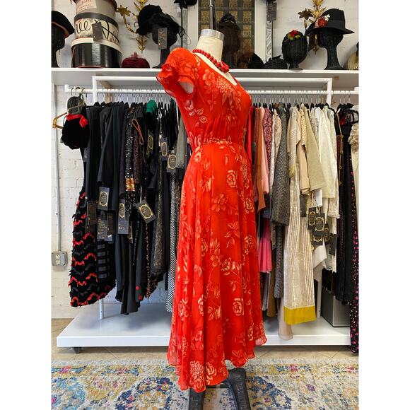vintage 1990s sheer red silk floral dress, flutter sleeves, key hole, size 6 - Picture 6 of 10
